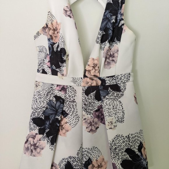 White Floral Romper - Picture 4 of 10